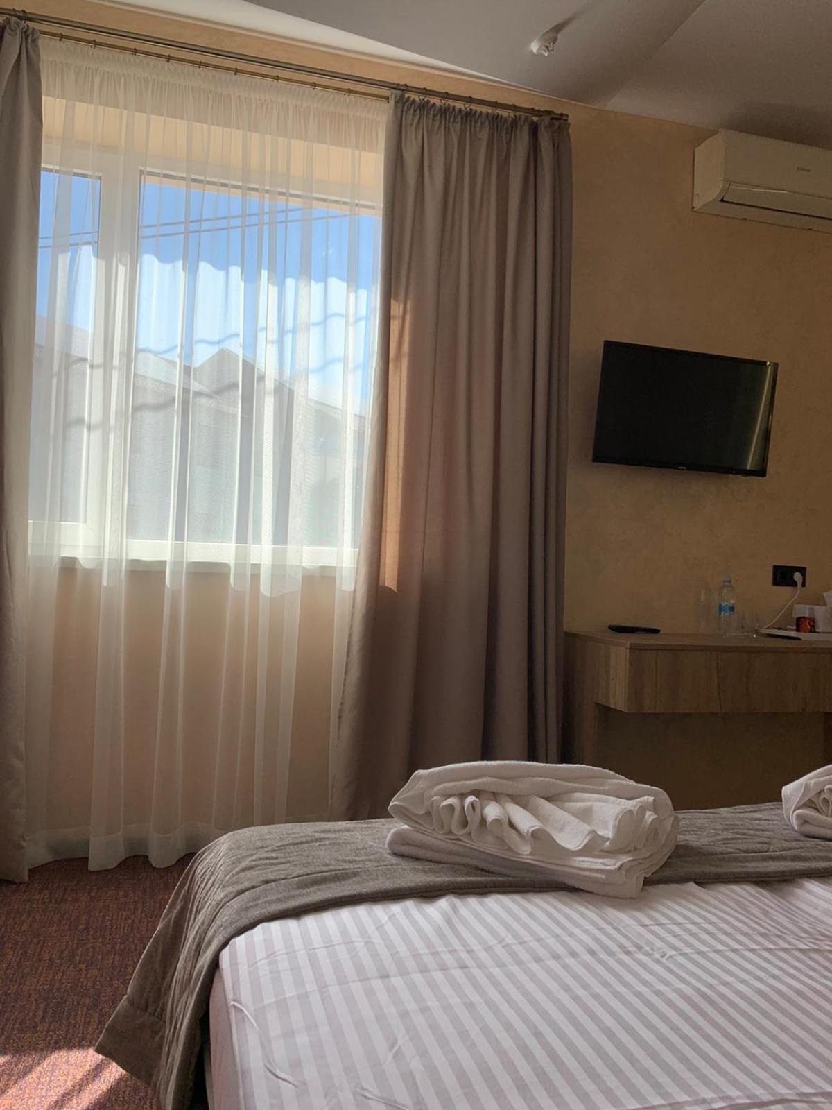 Arta City Hotel Yavoriv  Dış mekan fotoğraf