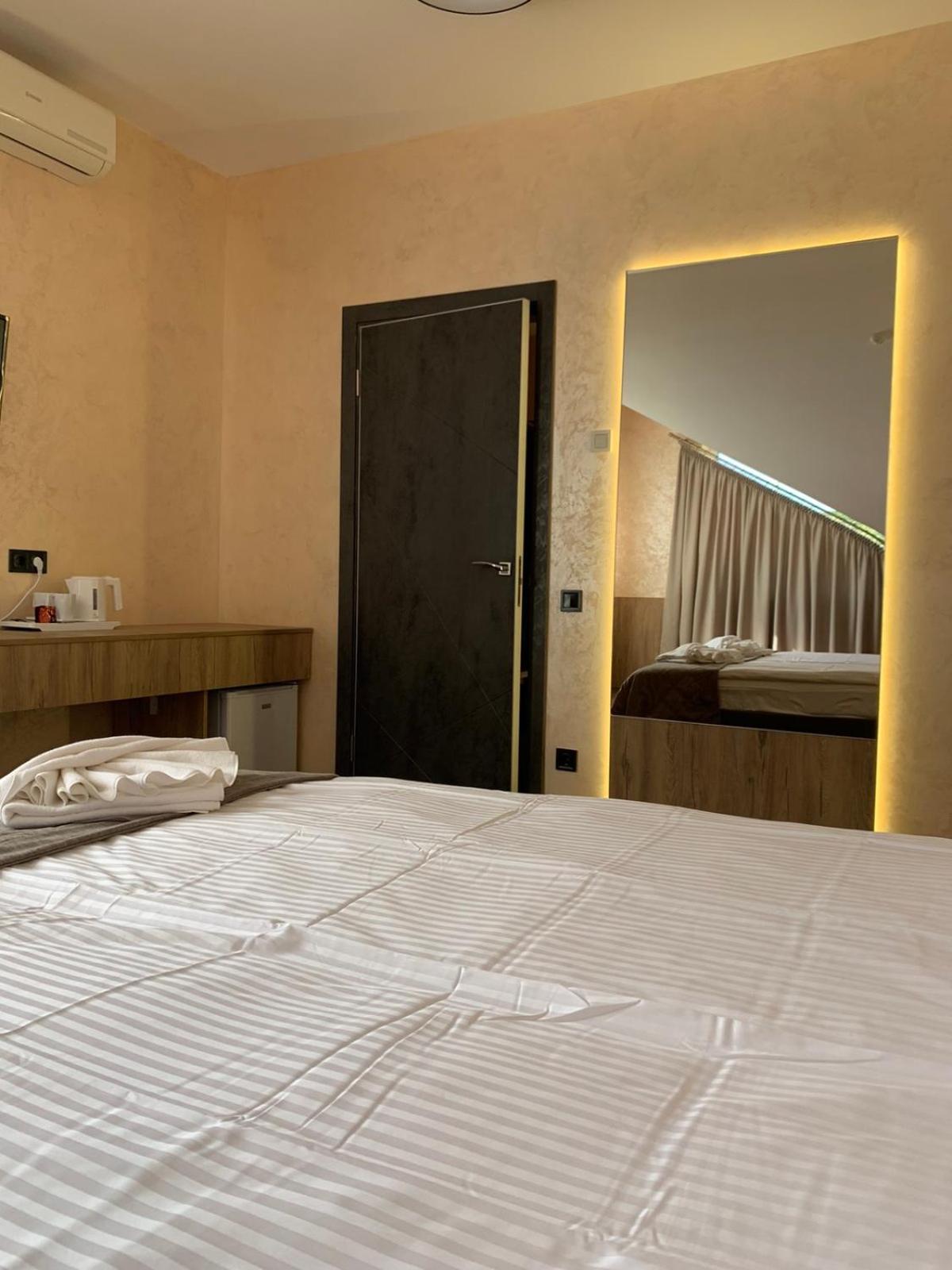 Arta City Hotel Yavoriv  Dış mekan fotoğraf